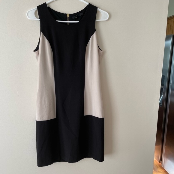 C Luce Color Block Sleeveless Cocktail Dress in Black and Beige. Size Sm… - Picture 2 of 6